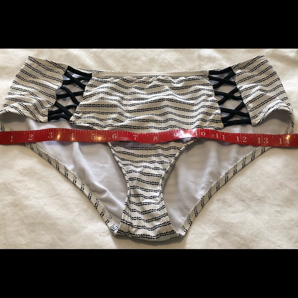 FREE WITH PURCHASE White/Black Striped Bottoms (S) - Picture 7 of 8